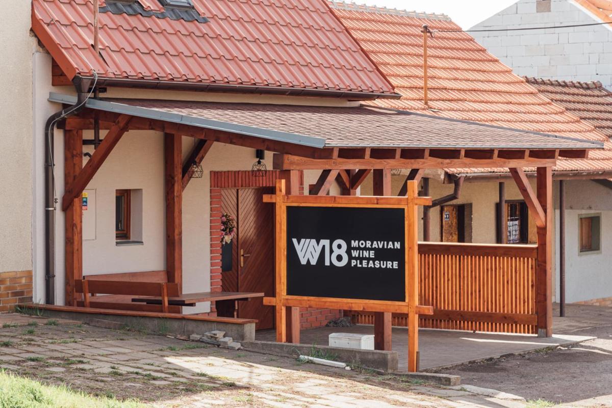 Penzion Vinarstvi W18 Velké Bílovice Kültér fotó